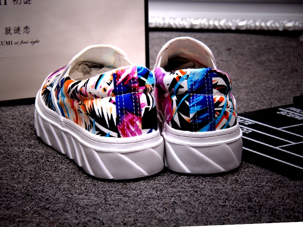 Γυναικεία παπούτσια με  λουλούδια δύο μοντέλα