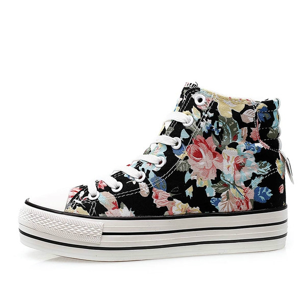 Дамски цветни кецове с цветя в 3 модела подходящи за пролетта и есента