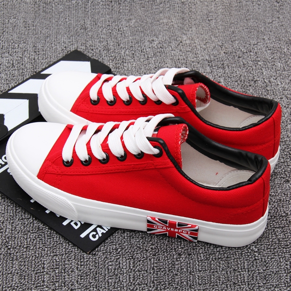 Дамски ежедневни кецове в бял,черен,червен и тъмно син цвят.