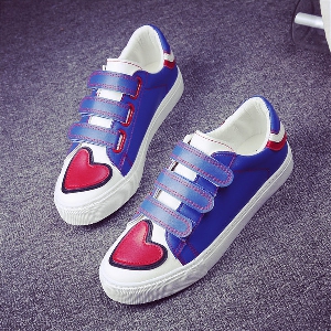 Γυναικεία καθημερινά αθλητικά παπούτσια μπαλώματα Velcro και καρδιές σε δύο χρώματα.