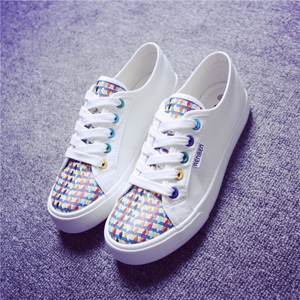 Дамски пролетни кецове в три цвята с шарена предна част.