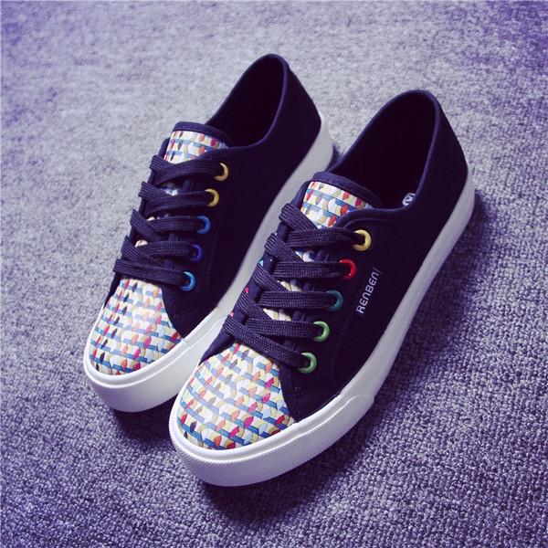 Дамски пролетни кецове в три цвята с шарена предна част.