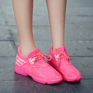 Γυναικεία  αθλητικά αφρώδης παπούτσια κατάλληλά για  την άνοιξη  και το  καλοκαίρι