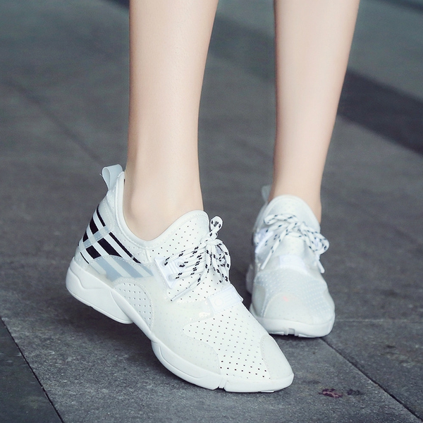 Дамски дишащи искрящи маратонки подходящи за пролетта и лятото.