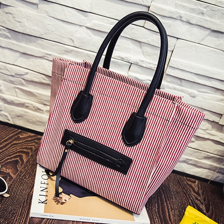 Дамска чанта  под формата на пазарна чанта с имитация на очи от дръжка и уста от цип, в различни цветове