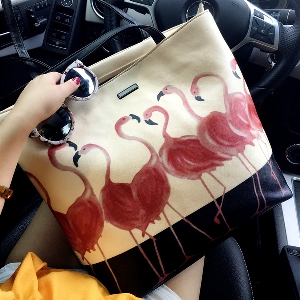 Γυναικεία  μεγάλη τσάντα FLAMINGO μπεζ χρώμα κατάλληλο για την καθημερινή ζωή και τα ταξίδια, λόγω του μεγάλου όγκου