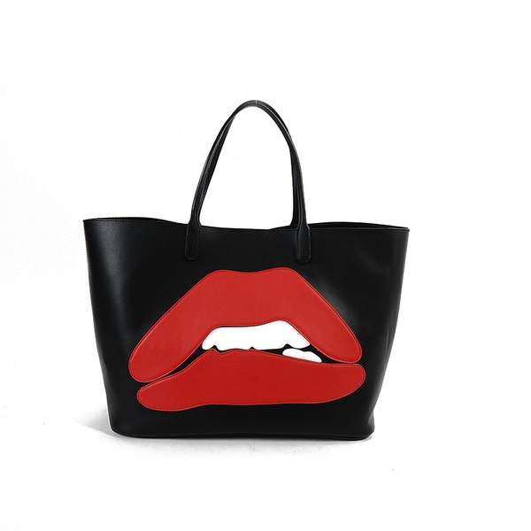 Μεγάλη μαύρη τσάντα ένα φιλί και ένα μικρό κιτ-πορτοφόλι μέσα βολικό για ημερήσιες ή ταξίδια
