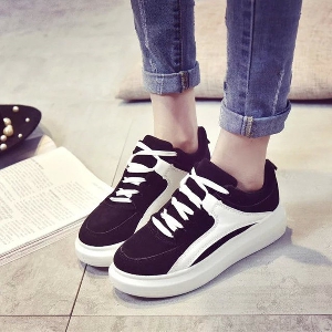 Γυναικεία  αθλητικά παπούτσια σε γκρι και λευκό χρώμα κατάλληλά για τη καθημερινή ζωή - 2 μοντέλα