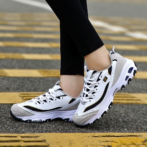Γυναικεία  αθλητικά παπούτσια ρετρό στυλ λευκό, μαύρο και άλλα μοναδικά μοντέλα