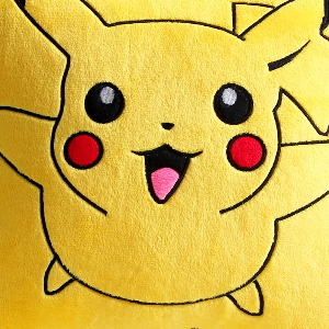 Pokemon go жълта памучна плюшена възглавница на най-популярният покемон за деца и възрастни Пикачу го - височина 40 см