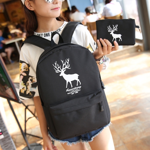 Γυναικεία αδιάβροχα σακίδια σε πολλά διαφορετικά μοντέλα χρώμα αποτύπωμα των ελαφιών