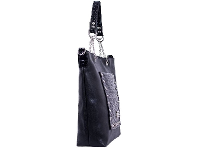 Дамска черна чанта от еко кожа с дълга дръжка и произведена в България