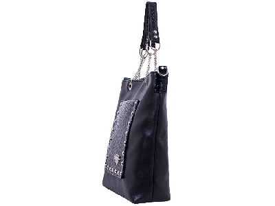 Дамска черна чанта от еко кожа с дълга дръжка и произведена в България