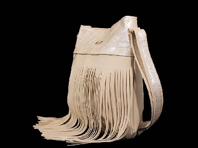 Дамски български чанти от изкуствена еко кожа и дълги ресни черни бежови 
