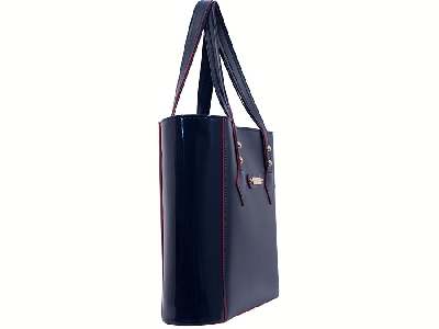 Дамски чанти от изкуствена еко кожа: два модела - тъмносин и бежово с бяло, българско производство