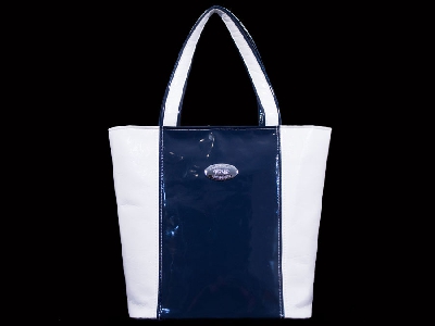 Дамски чанти от еко кожа и лачени 3 модела черни и комбинация от тъмносини и бели цветове произведено в България