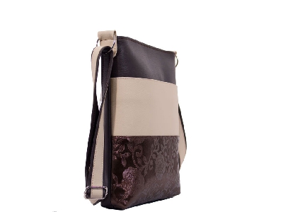 Дамска бежова чанта от еко кожа българско производство с размери:  Д:26 В:31 Ш:6
