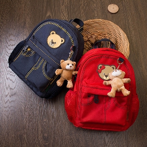 Σακίδιο των παιδιών για το σχολείο με Winnie: κόκκινο και σκούρο μπλε με αρκούδα
