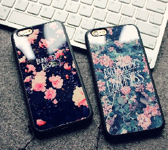 iphone кейсове за телефон подходящи за дамите в 2 модела с розови цветя