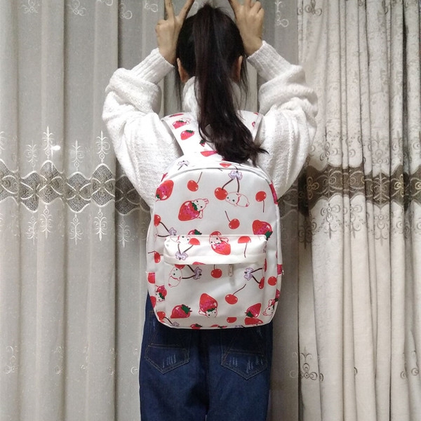 Ученическа раница с мека повърхност за момичета - черна, бяла и розова с ягодки - височина:40 см, дължина 30 см