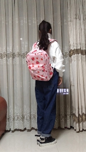 Ученическа раница с мека повърхност за момичета - черна, бяла и розова с ягодки - височина:40 см, дължина 30 см