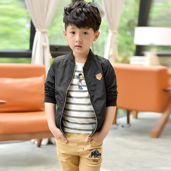 Детски есенни якета за момчета в черен и оранжев цвят.