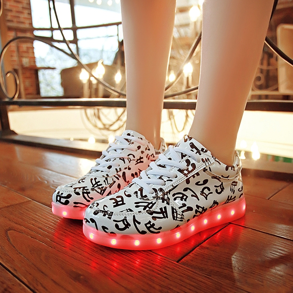 Дамски кецове светещи в зелен,червен и син цвят 