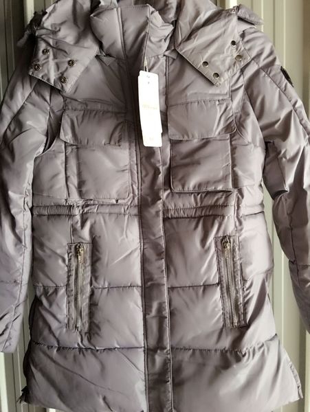 Χοντρό μπουφάν με κουκούλα και προς τα κάτω σε κόκκινο, γκρι, μαύρο, πράσινο και μπεζ