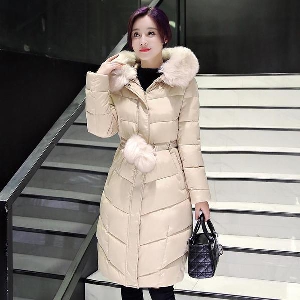 Дамско зимно дебело яке в различни цветове с пухена качулка и топчета 