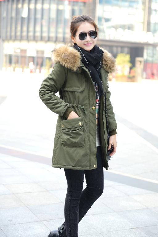 Дамско дълго топло яке с пухена качулка в осем цвята. 