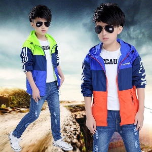 Два модела детски есенни якета за момчета.