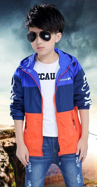 Два модела детски есенни якета за момчета.