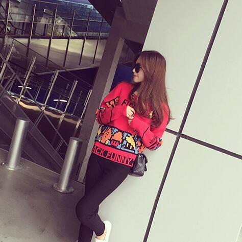 Дамски пуловер с етно мотив