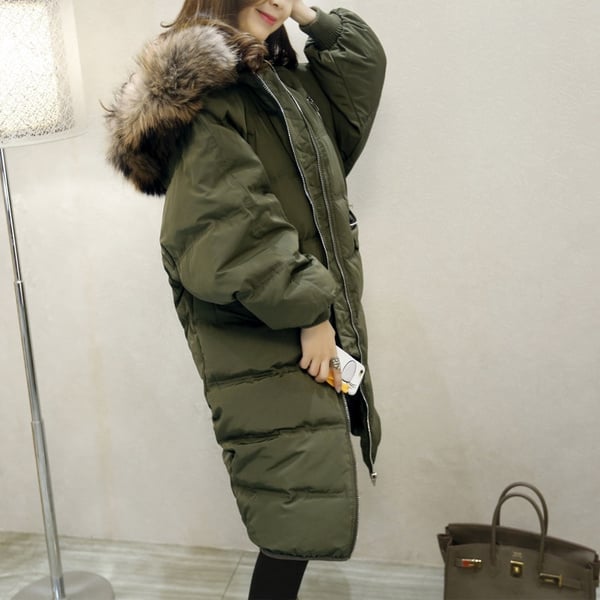 Дамско зимно яке с качулка с еко пух и пълнеж, подходящо за студените дни-зелено и черно.
