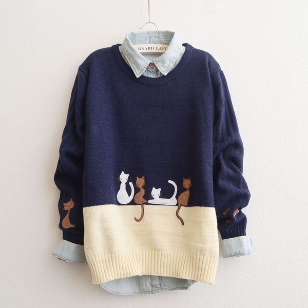 Женски пуловер с бродерия на коте 
