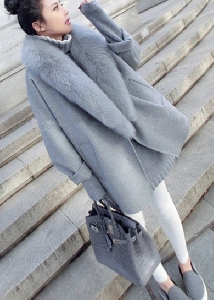 Женско есенно-зимно кашмирено палто в два цвята- слонова кост и светло сиво.