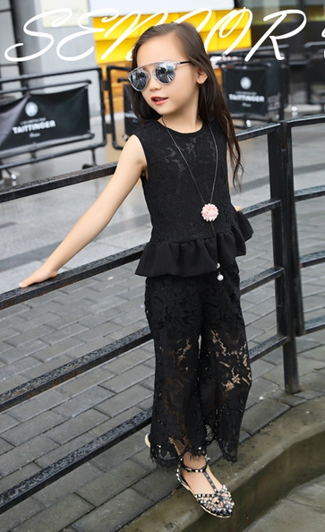 Комплект за момичета в черно и бяло 