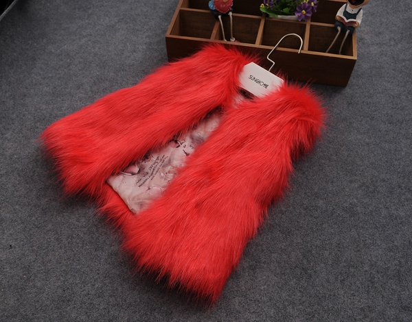 Елеци за момичета с различен вид и дължина на косъма 