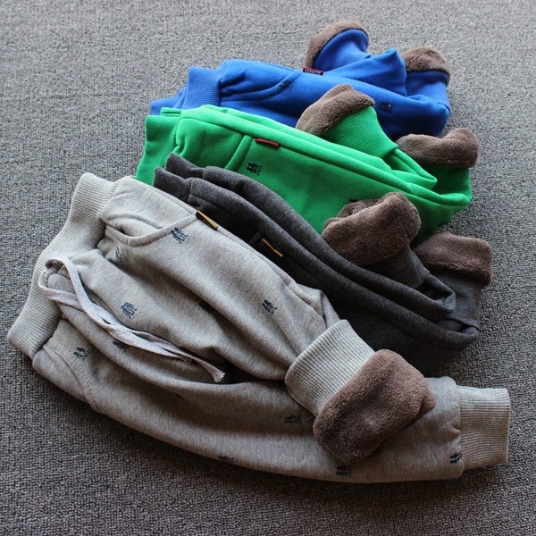 Детски зимни панталони за момчета в 17 различни модела.