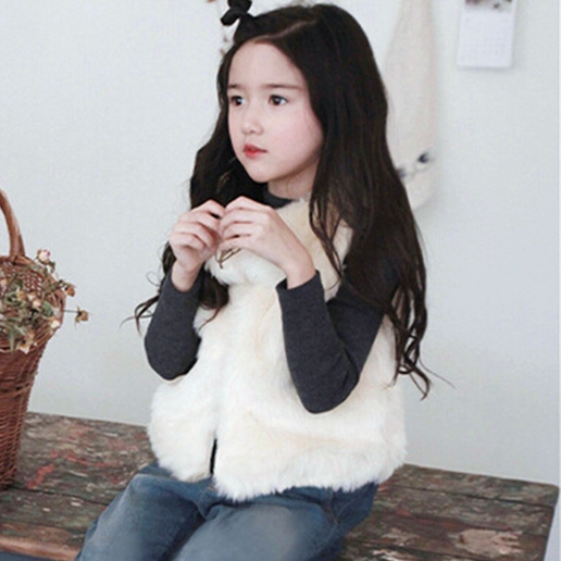 Детски пухен елек в бял и кафяв цвят