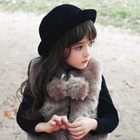 Детски пухен елек в бял и кафяв цвят