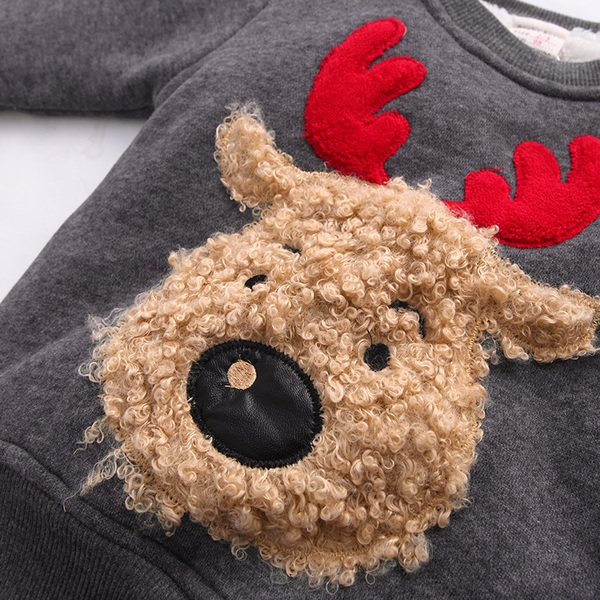 Ζεστά χειμωνιάτικα πουλόβερ σε τέσσερα χρώματα με ελάφι