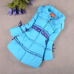 Детска дълга грейка за момичета с качулка и панделка в пет топли цвята.