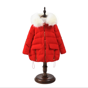 Красиви и топли детски зимни якета за момичета с голям пух на качулката и пухено топче в четири цвята.