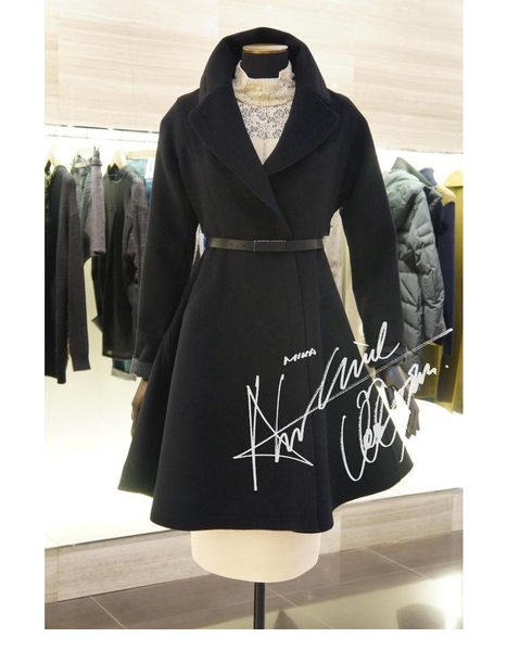 Γυναικείο χειμωνιάτικο παλτό σε τέσσερα χρώματα.