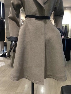 Γυναικείο χειμωνιάτικο παλτό σε τέσσερα χρώματα.