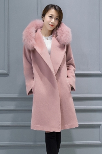 Зимно дамско палто  с качулка от мек плюшен косъм