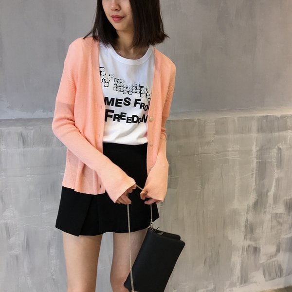 Ζακέτα με V-neck  για το φθινόπωρο σε τρία χρώματα.