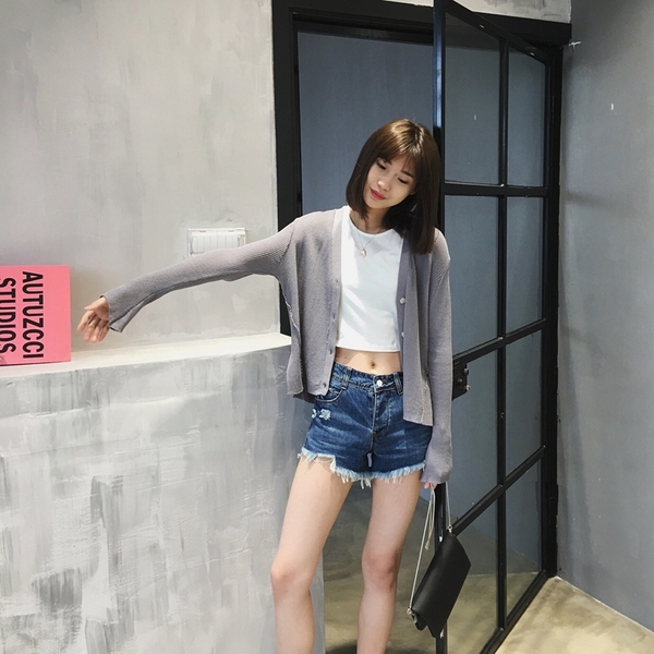 Ζακέτα με V-neck  για το φθινόπωρο σε τρία χρώματα.