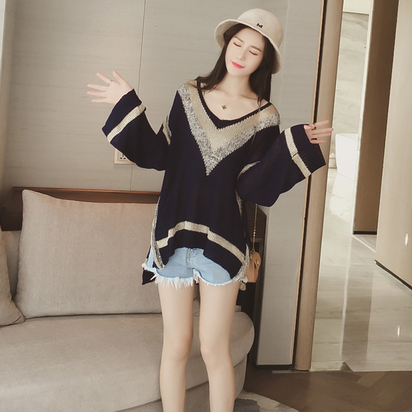 Γυναικείо πουλόβερ με μεγάλο V-λαιμό σε εθνοτικές κίνητρο